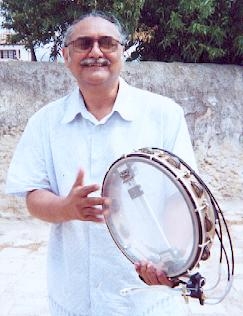 Glen Velez au tambourin mlodique (Barcelone, 2006)