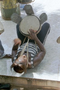  Didier Patris - FESTIP 2003 de Bamako - Les femmes au djemb et les hommes au fourneau !